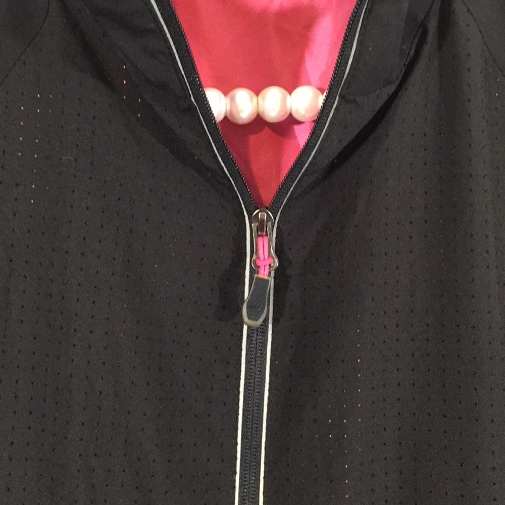 New Balance Women’s Running Jacket size Small - Picture 4 of 10